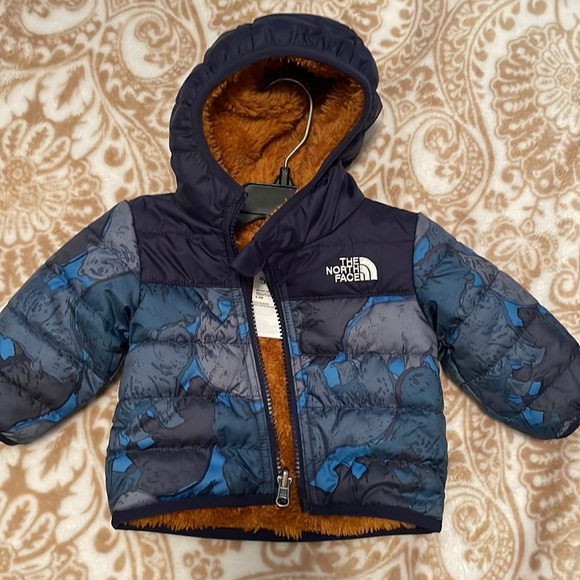 Reversible North Face 0-3 mths - Picture 1 of 4